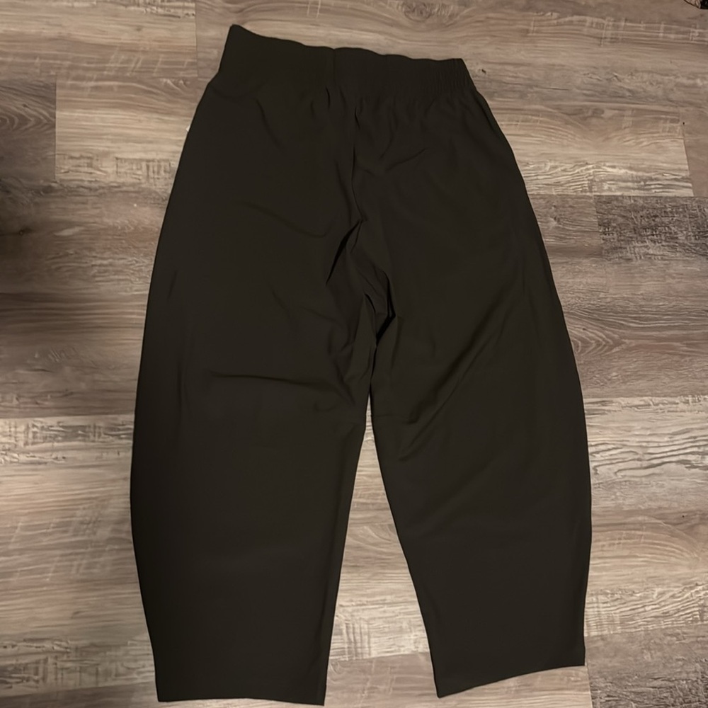 NWT! Old Navy Ancient Forest High-Waisted Sleektech Barrel Ankle Pant - Picture 10 of 10